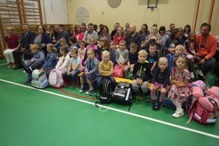 PRVOŠOLČKI BEGUNJE 01 FOTO LJUBO VUKELIČ